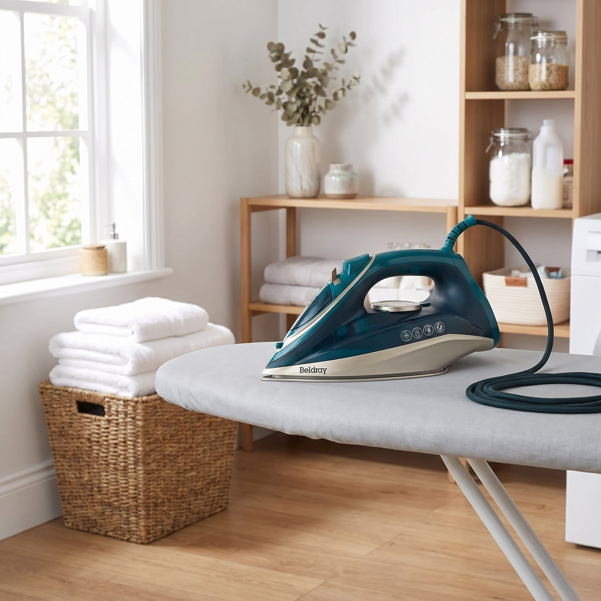 Beldray 2200W Duo Glide Steam Iron, product photo 9